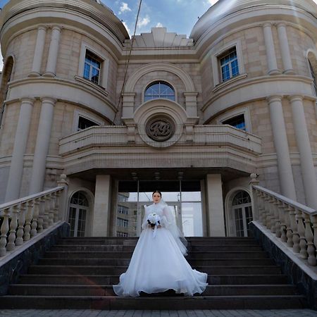Hotel Royal Bv Ustʼ-Kamenogorsk Zewnętrze zdjęcie