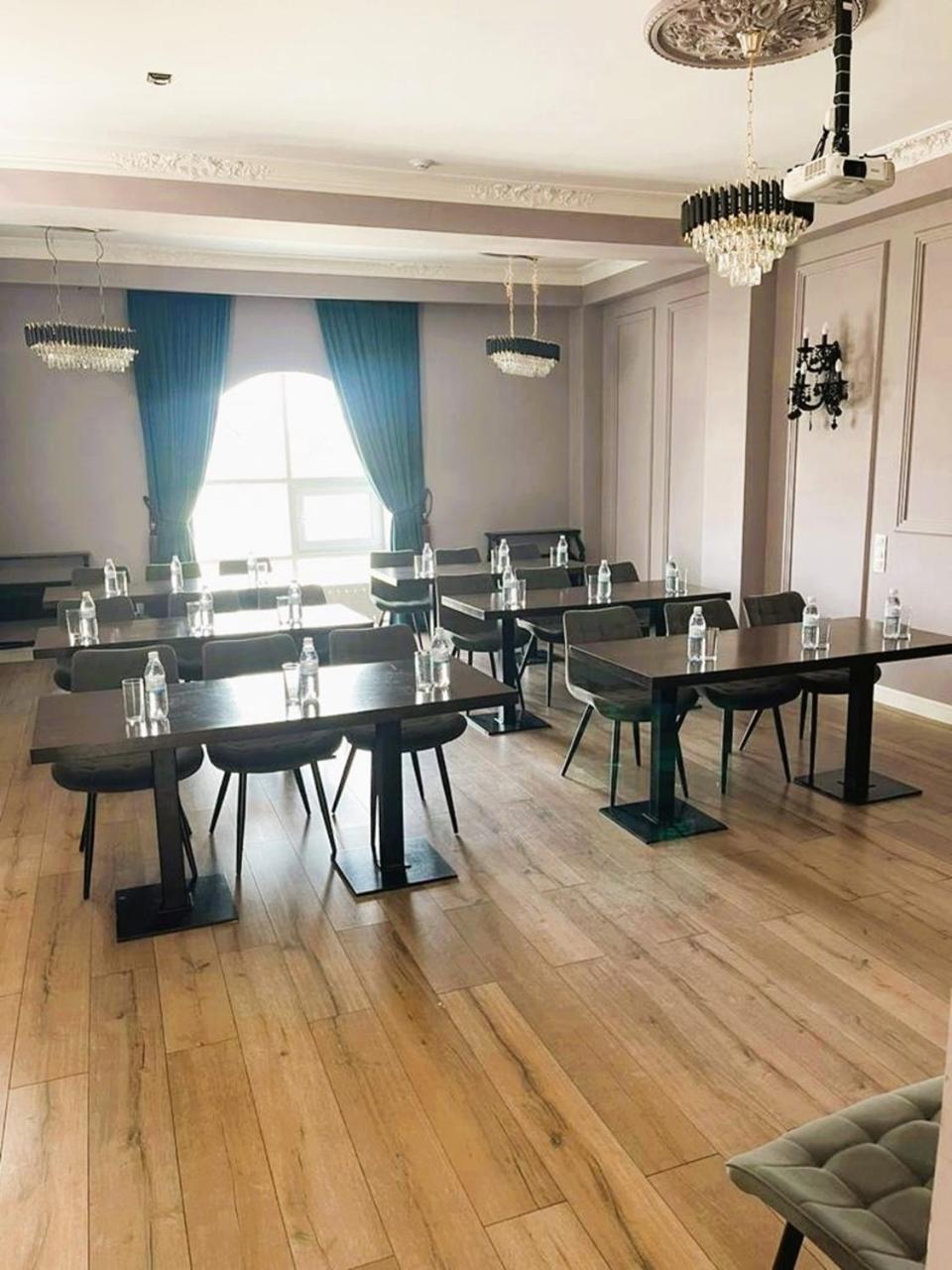 Hotel Royal Bv Ustʼ-Kamenogorsk Zewnętrze zdjęcie