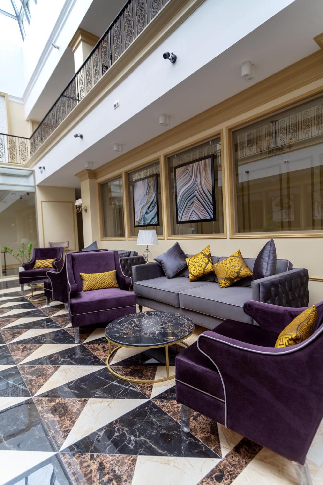 Hotel Royal Bv Ustʼ-Kamenogorsk Zewnętrze zdjęcie
