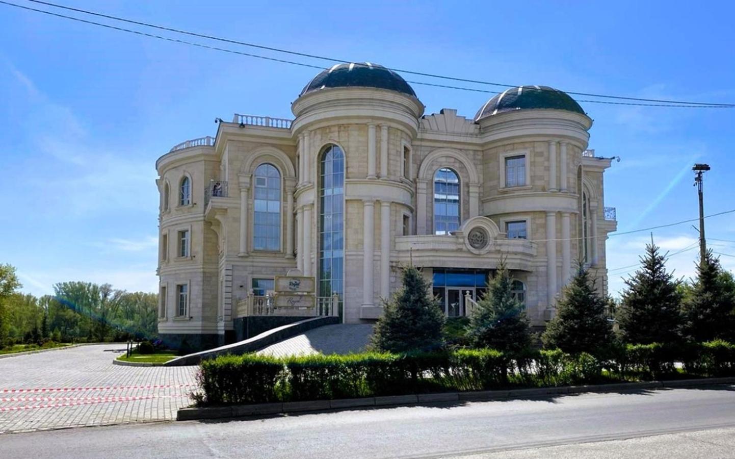 Hotel Royal Bv Ustʼ-Kamenogorsk Zewnętrze zdjęcie