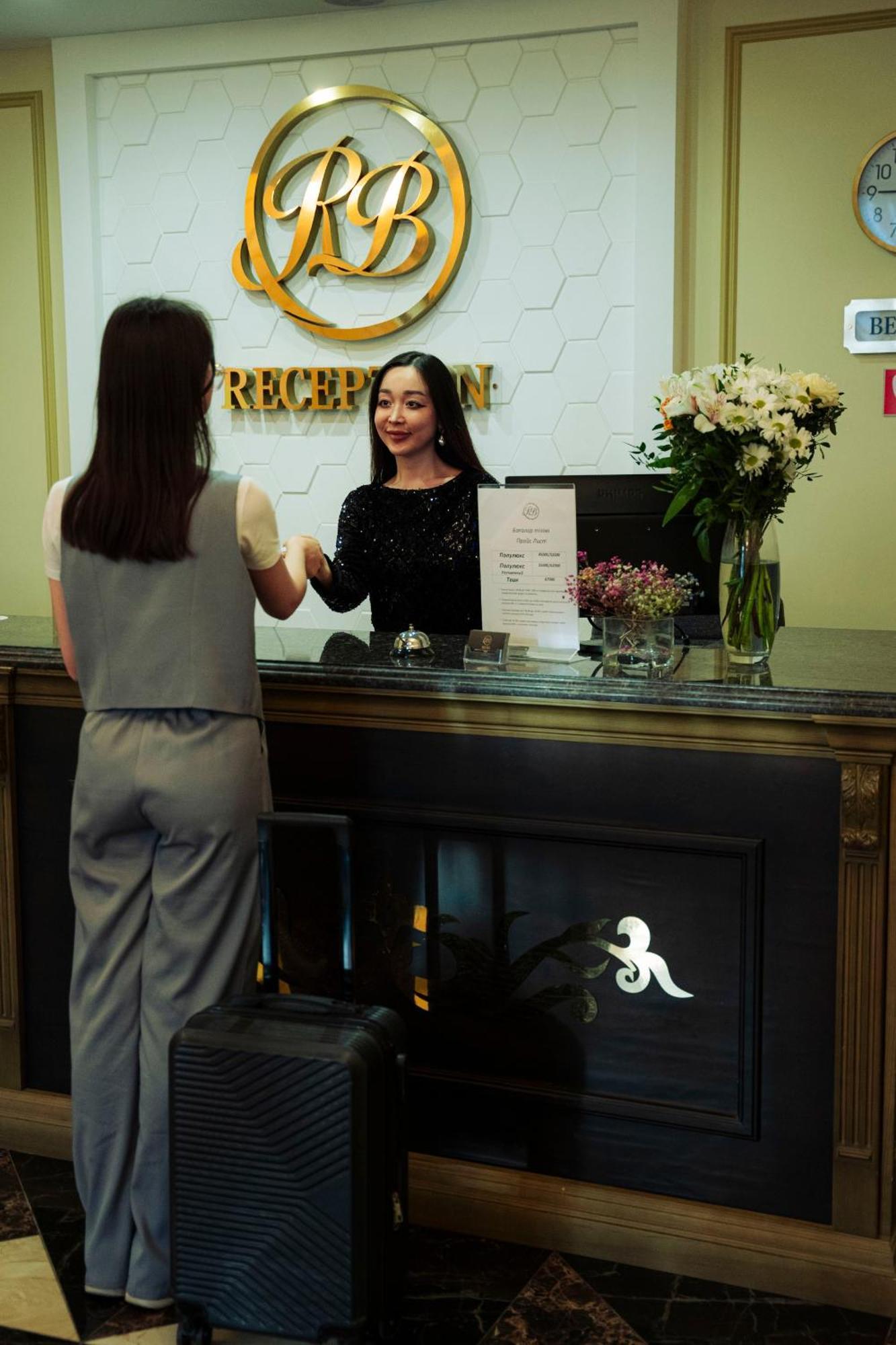 Hotel Royal Bv Ustʼ-Kamenogorsk Zewnętrze zdjęcie