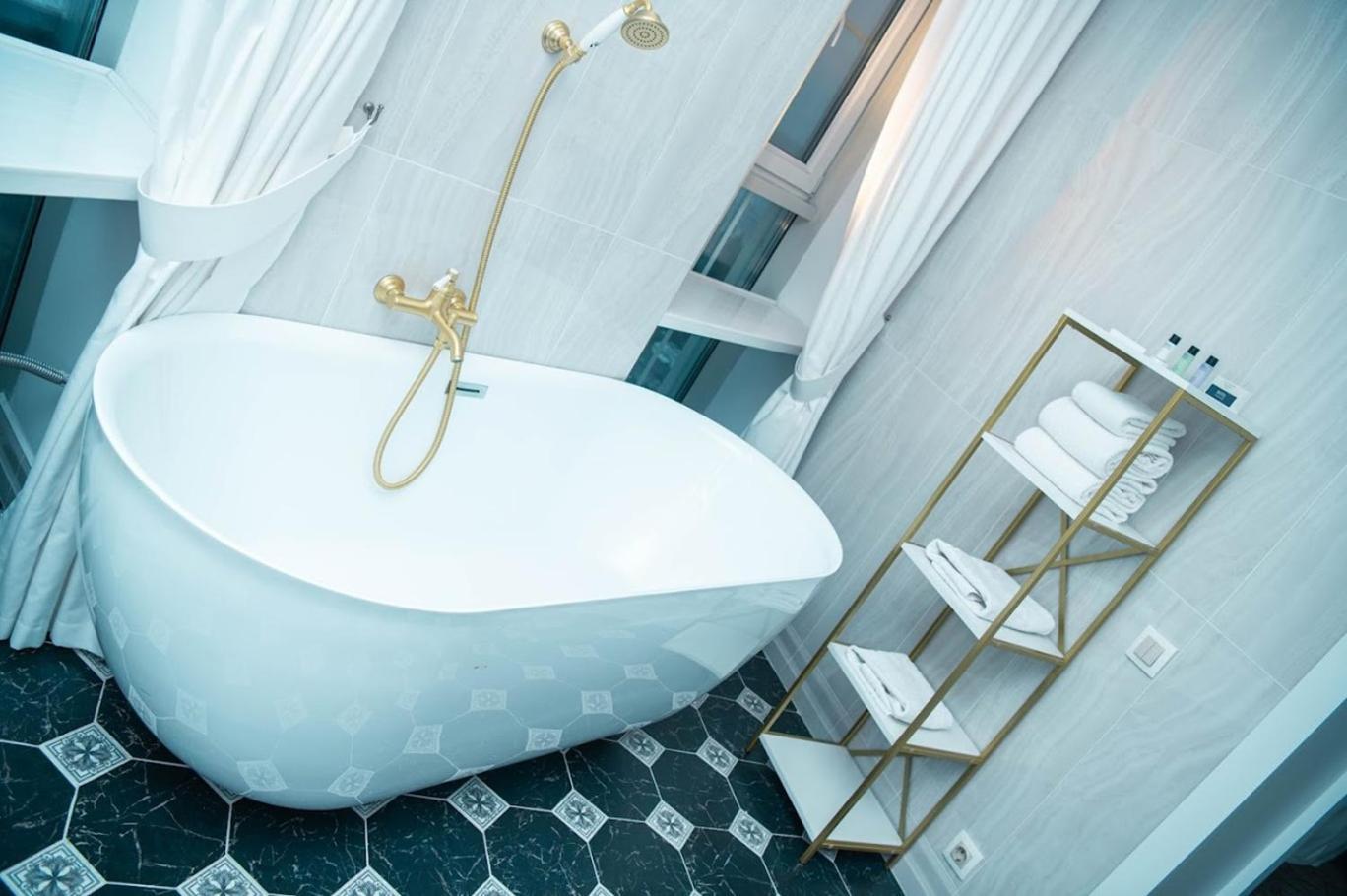 Hotel Royal Bv Ustʼ-Kamenogorsk Zewnętrze zdjęcie