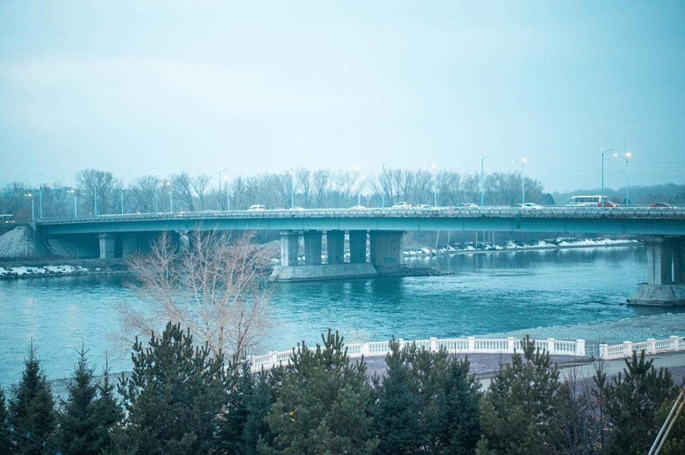 Hotel Royal Bv Ustʼ-Kamenogorsk Zewnętrze zdjęcie