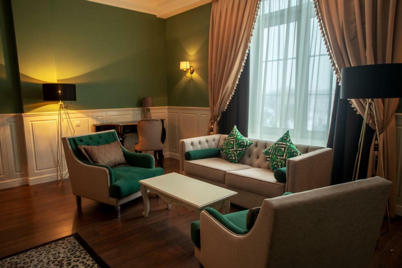Hotel Royal Bv Ustʼ-Kamenogorsk Zewnętrze zdjęcie
