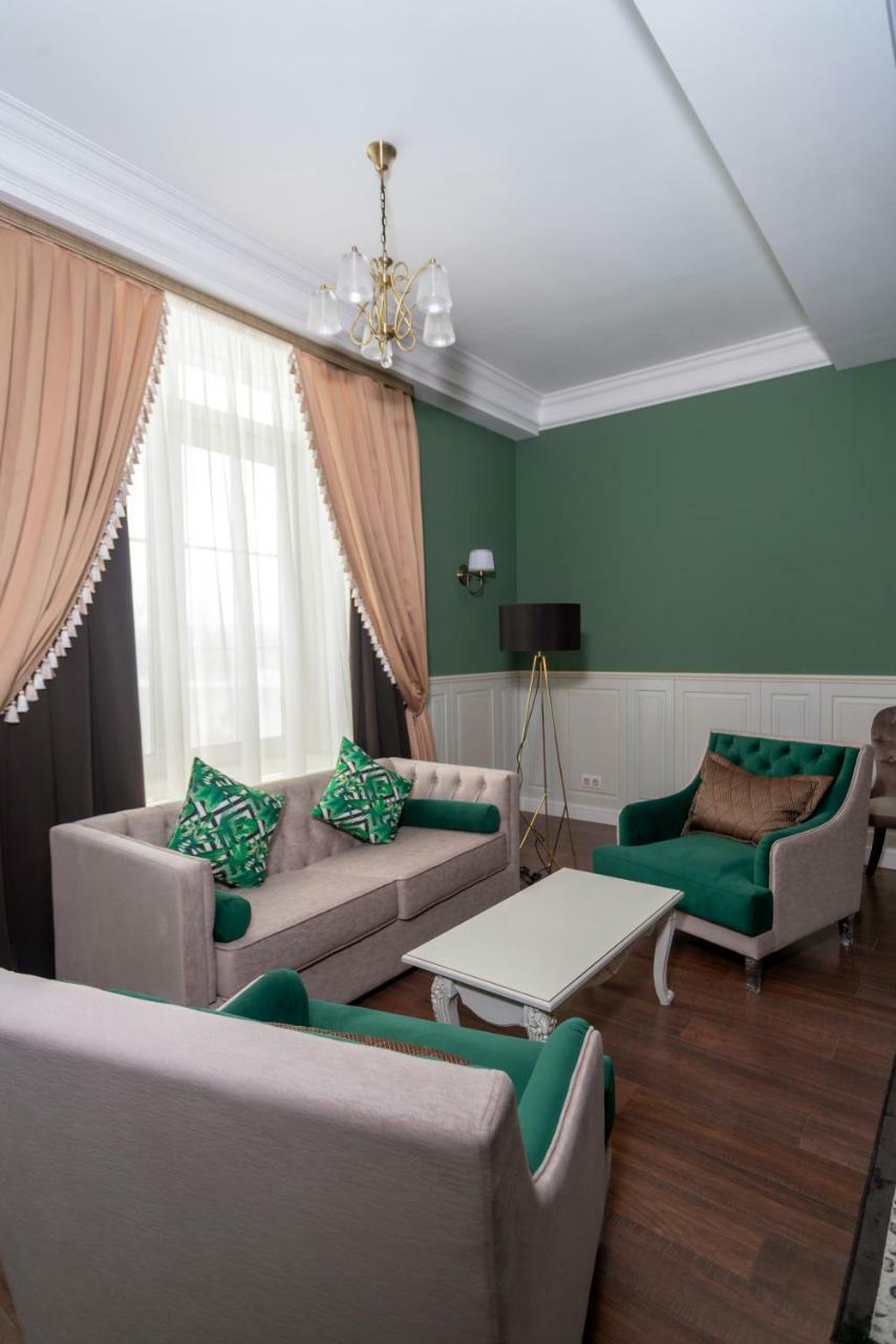 Hotel Royal Bv Ustʼ-Kamenogorsk Zewnętrze zdjęcie